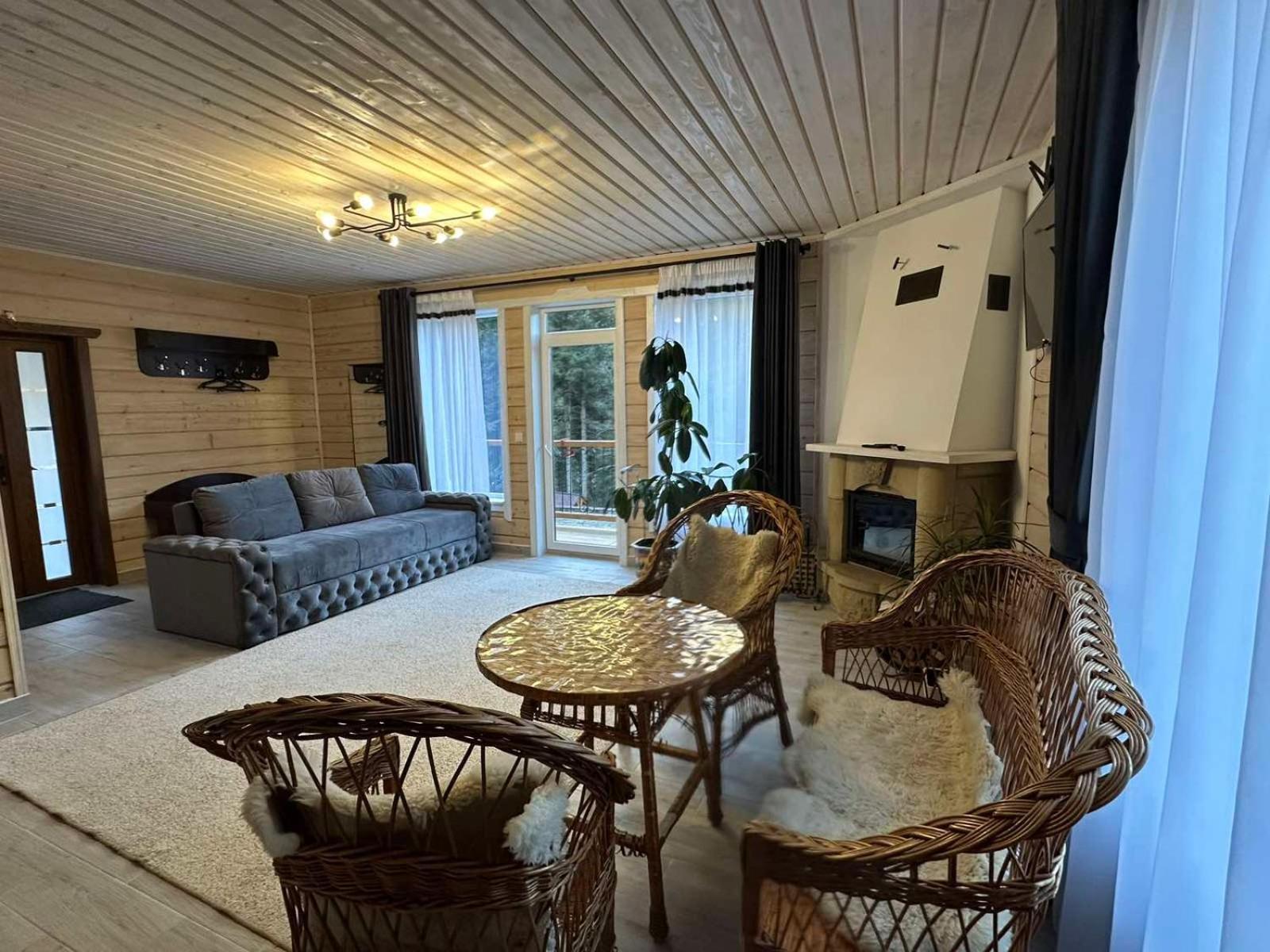 Dykyi Med Hotel *