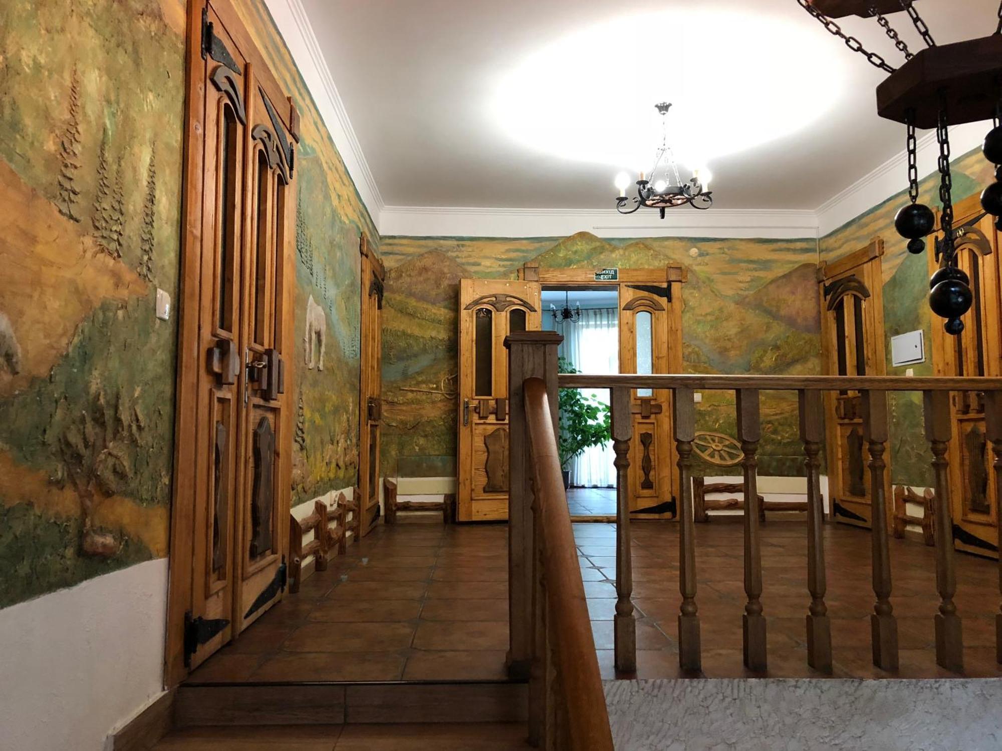 Dykyi Med Hotel Tatariv
