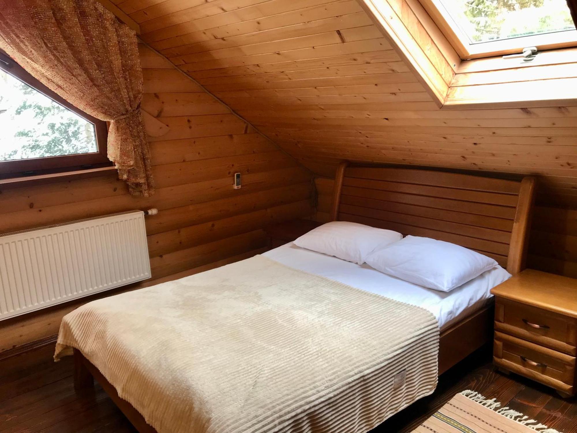 Dykyi Med Hotel *
