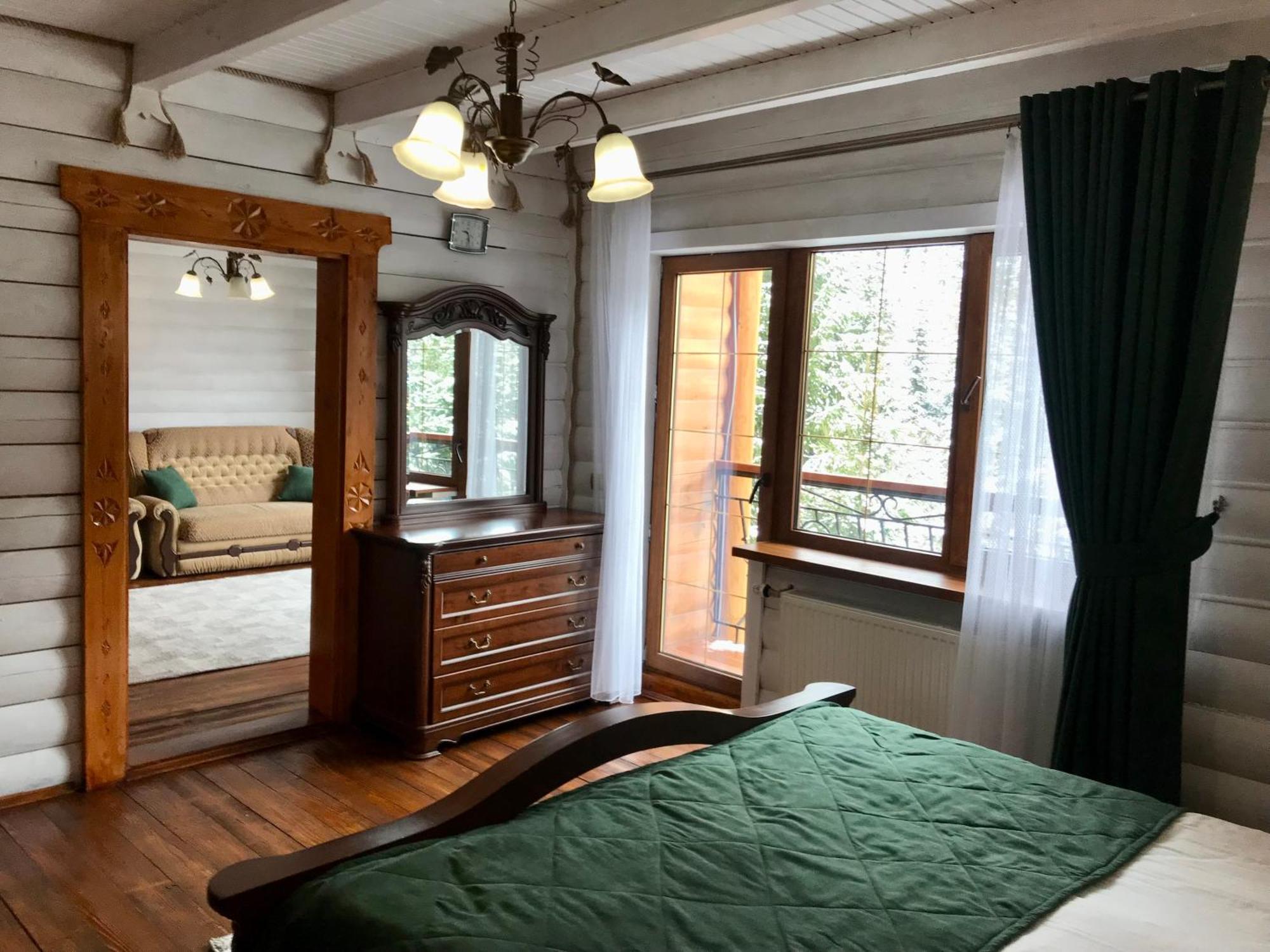 Dykyi Med Hotel *