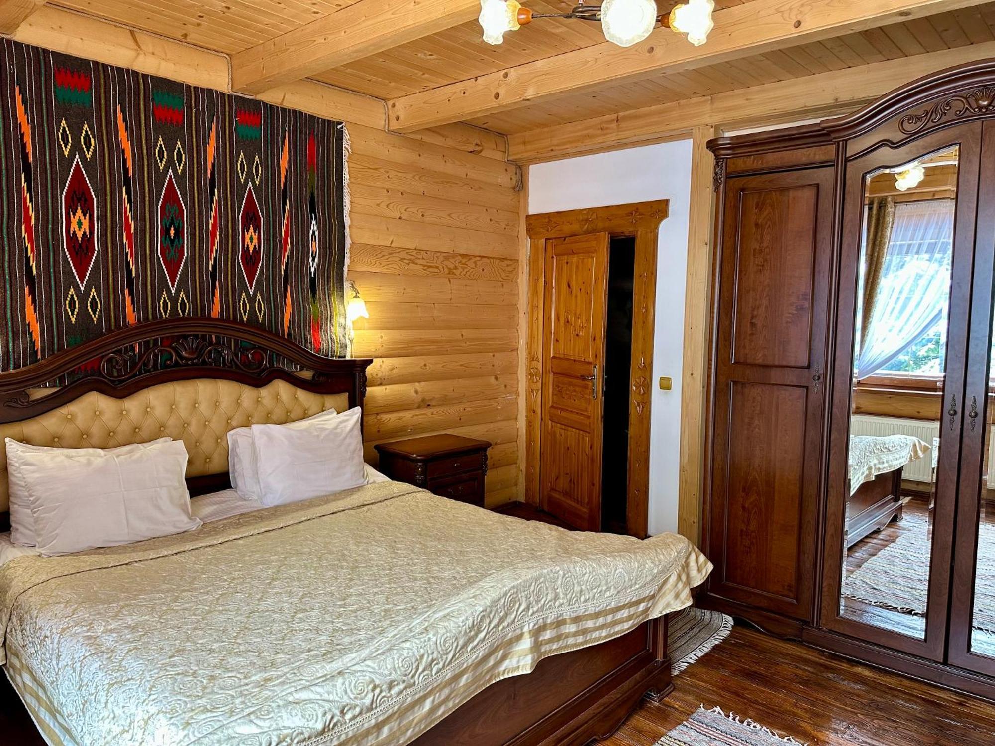 Dykyi Med Hotel Tatariw