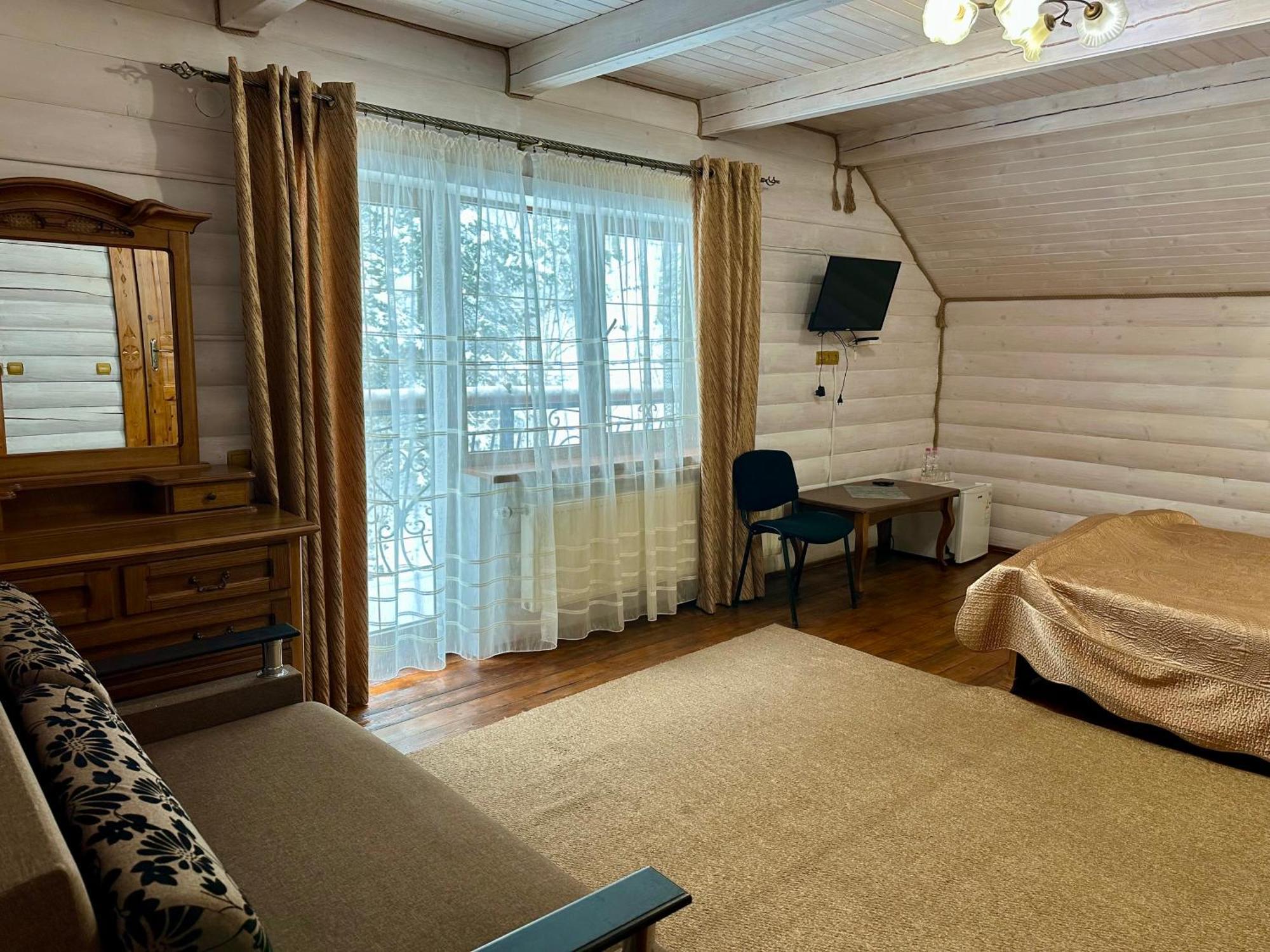 Hotel Dykyi Med Tatariw