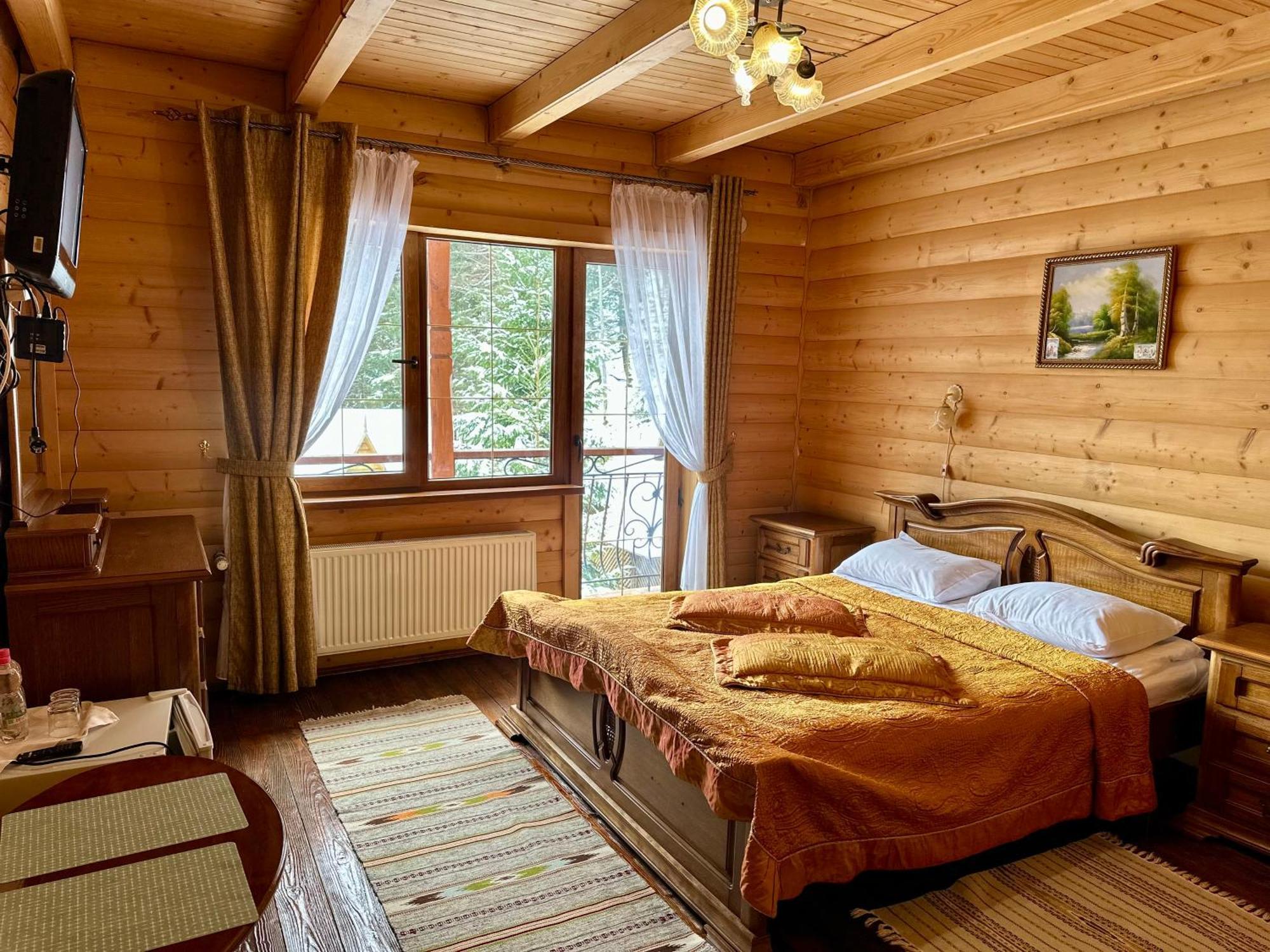 Dykyi Med Hotel Tatariv
