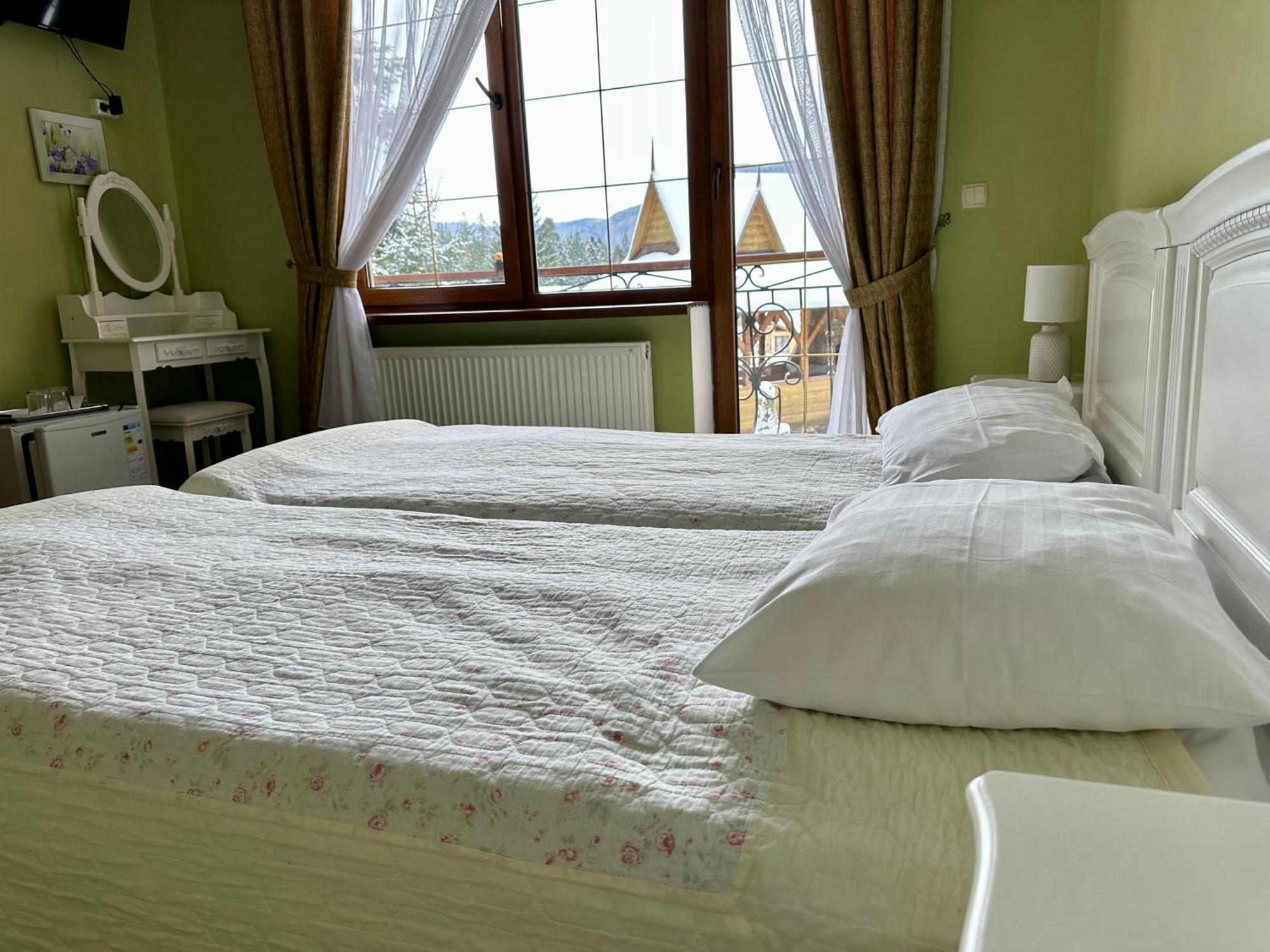 Dykyi Med Hotel *