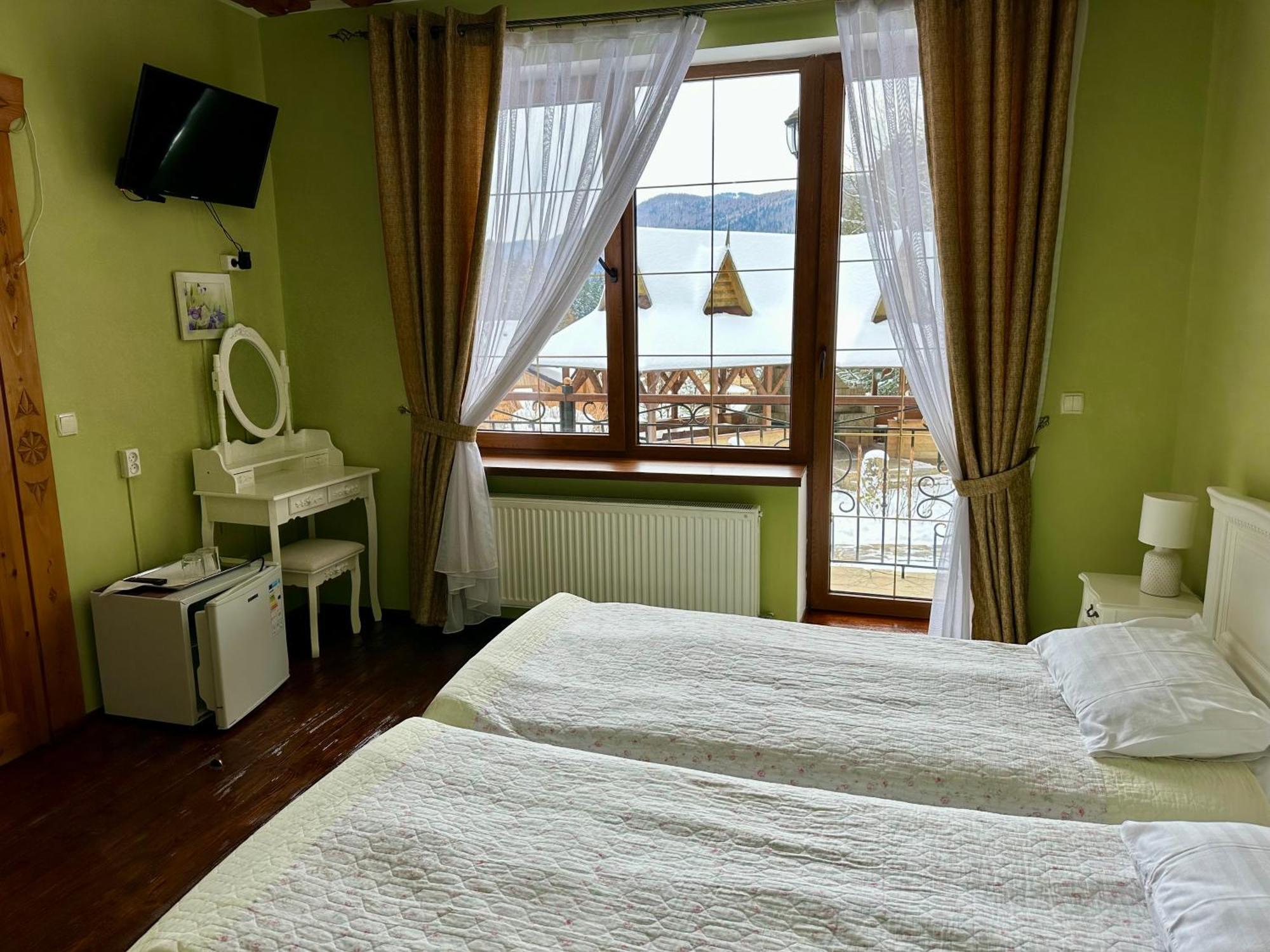 Dykyi Med Hotel Tatariw